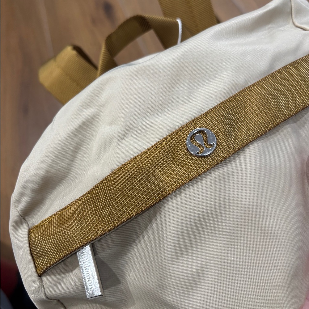 Lululemon Wunderlust Backpack Mini 14L Tan khaki - Picture 3 of 10